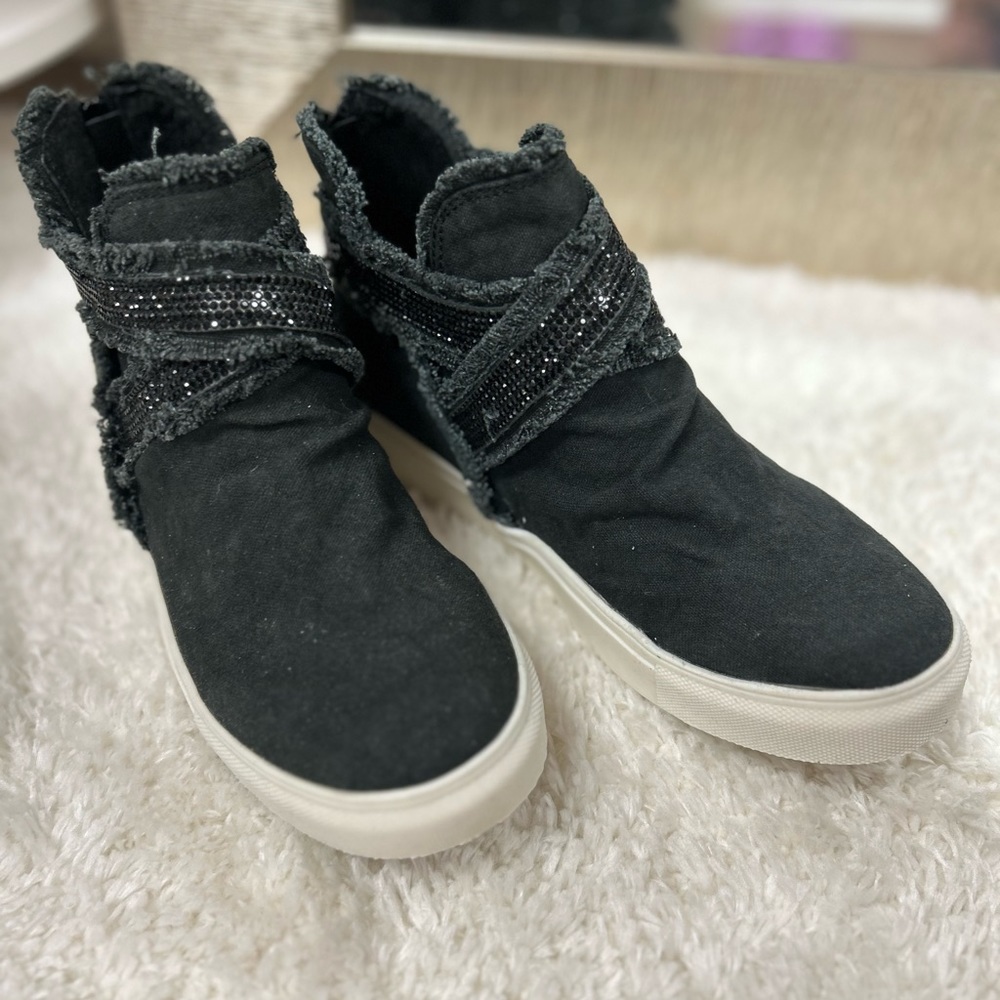Black canvas booties with sparkle detail Very G brand Flora Style
